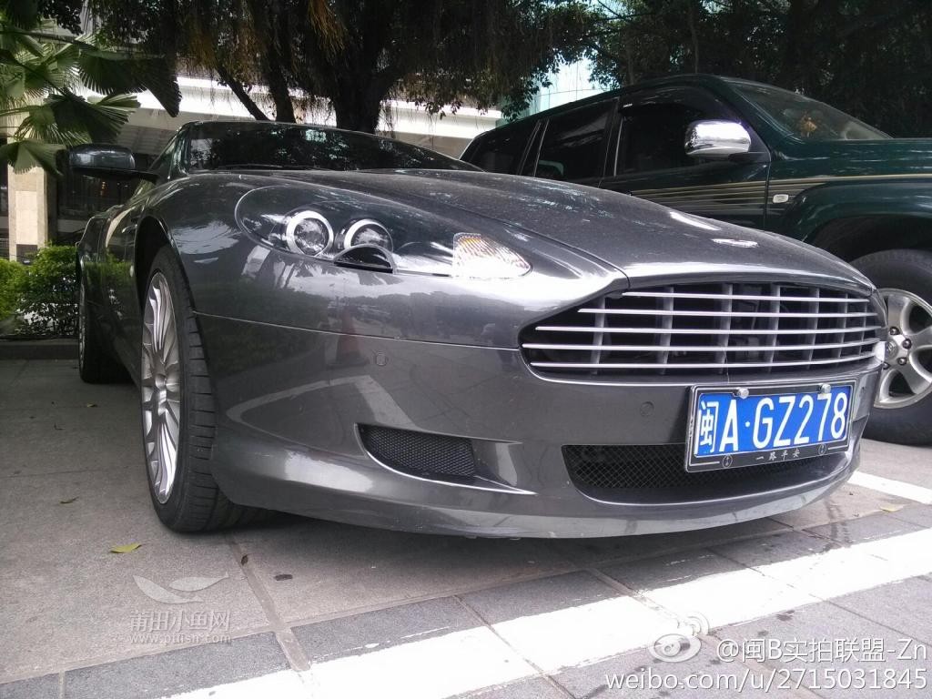 街拍# 英国绅士 阿斯顿马丁(astonmartin) db9