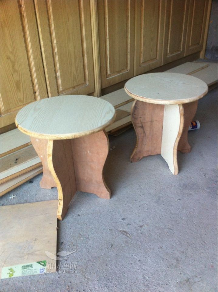 木工出身的业主自己动手制作了些小凳子,挺不错的!