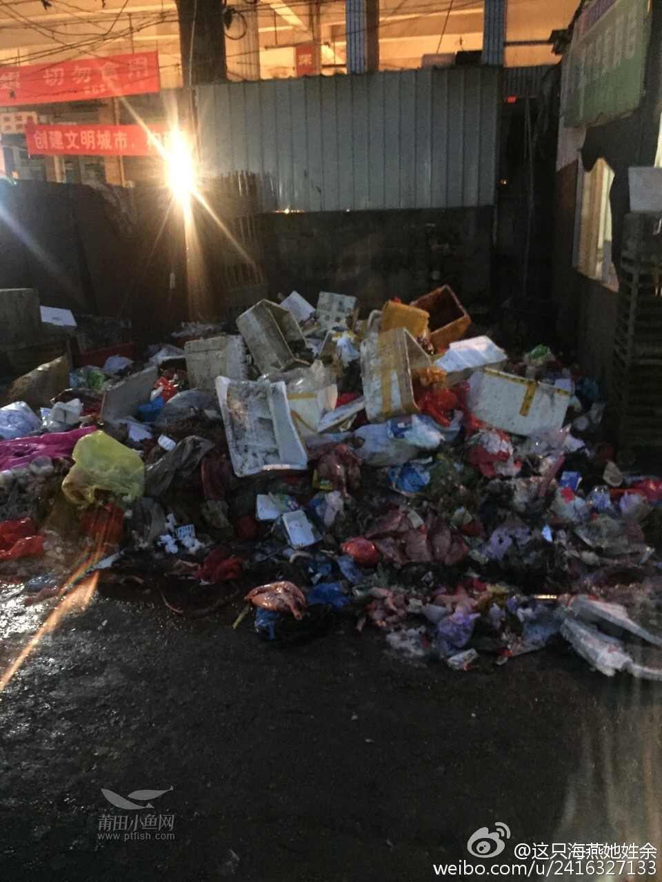 黄石菜市场的垃圾堆太恶心了,有关部门不管管