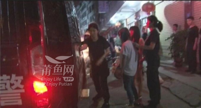 半夜扫黄!仙游警方突击"八二五",抓获男男女女46人!